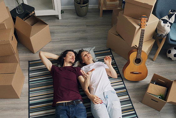 Homem mostrando seu app